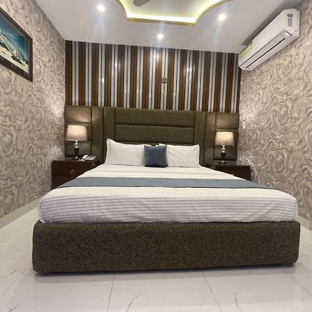 Hotel Croydon International Rawalpindi Bagian luar foto