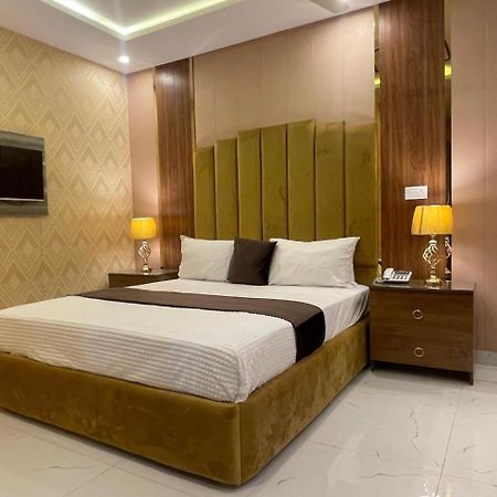 Hotel Croydon International Rawalpindi Bagian luar foto
